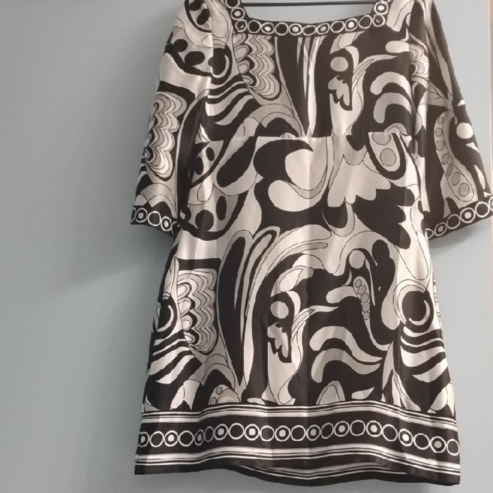 White House Black Market Black & White Graphic Scoop-Neck Tunic Size 6 - Picture 4 of 4